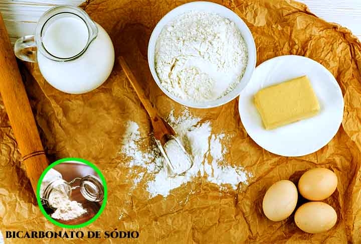 Panqueca: Normalmente leva fermento ou bicarbonato de sódio.
Crepe: Não leva fermento, resultando em uma textura mais fina e leve.
Ambos utilizam farinha, ovos, leite e manteiga. Reprodução: Flipar