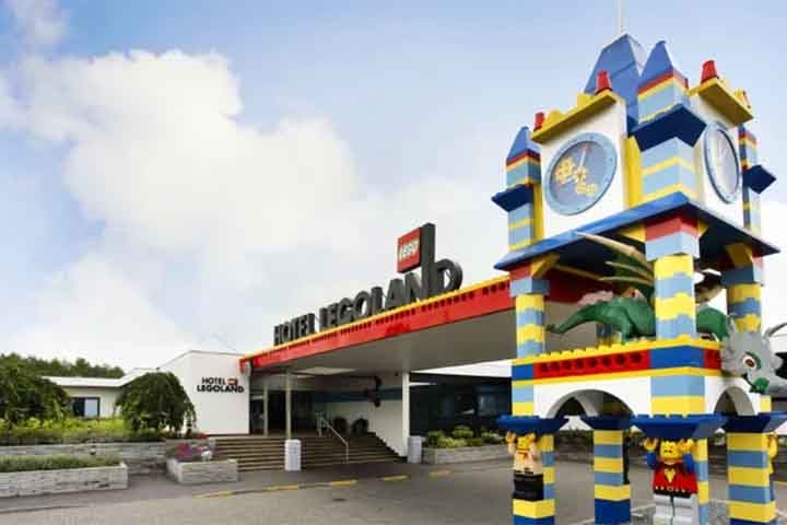 Com mais de 50 atrações para os visitantes, o parque temático Legoland Billund ocupa área de 140 mil metros quadrados. 
 Reprodução: Flipar