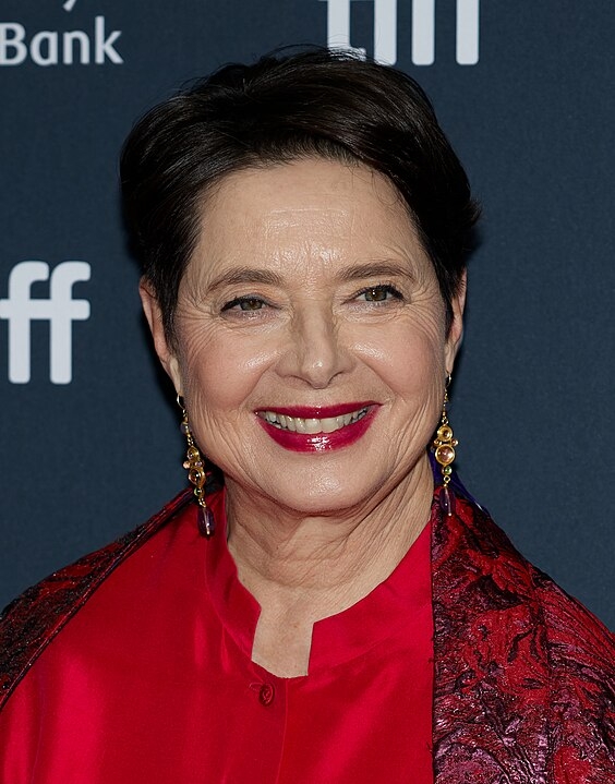 Pela primeira vez na carreira, a atriz Isabella Rossellini foi indicada ao Oscar. Ela concorrerá em 2025 na categoria de “Melhor Atriz Coadjuvante”. 
 Reprodução: Flipar