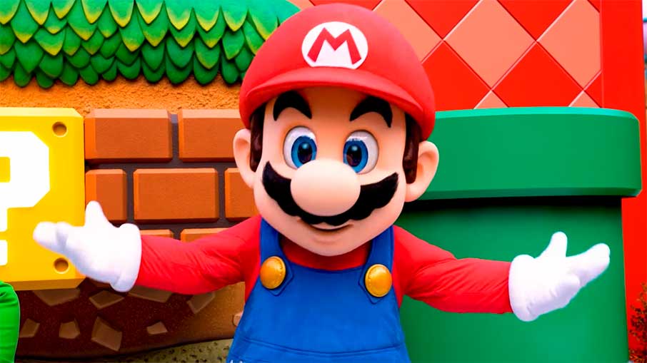 Mario vai circular pelas áreas do parque para tirar fotos com turistas. Foto: Reprodução/Youtube 14.12.2022