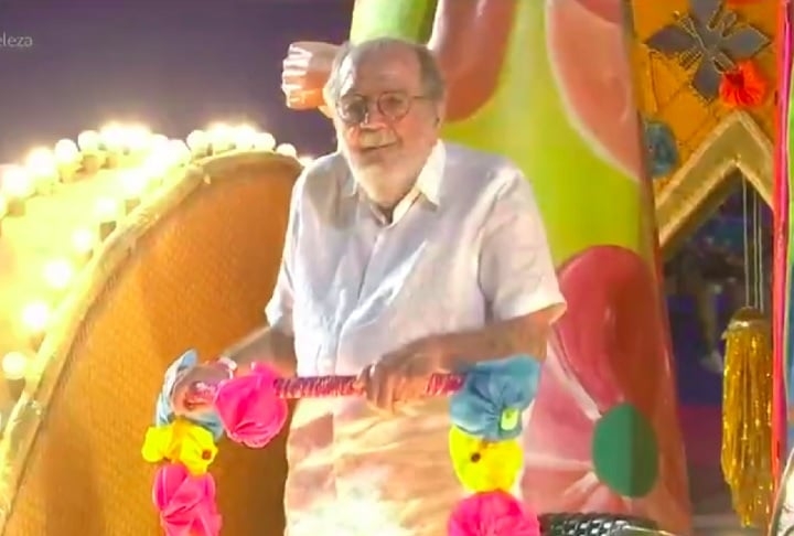 Mais recentemente, em 2024, Diegues participou do desfile da Beija-Flor de Nilópolis, que homenageou Maceió, capital de Alagoas. Ele esteve no penúltimo carro. Reprodução: Flipar