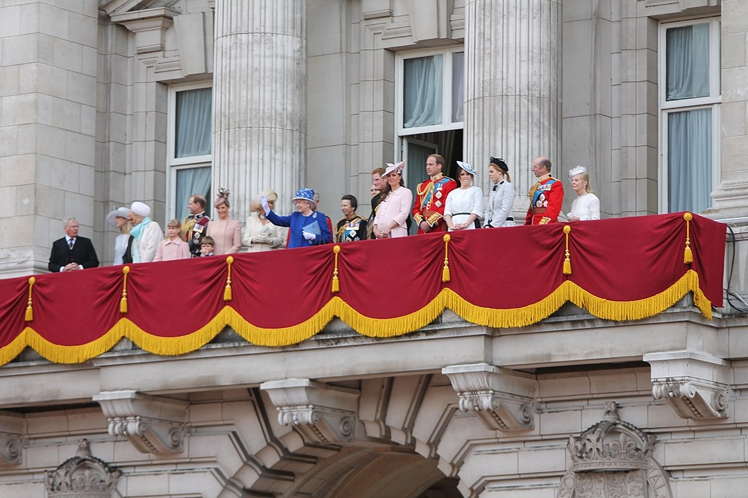 Quando se fala em monarquia, a inglesa costuma ser lembrada imediatamente, como uma referência de popularidade. Afinal, os assuntos da Realeza Britânica sempre tiveram repercussão mundial. Mas na Europa existem outros países que também são regidos por monarcas. Veja uma a uma quais são as monarquias europeias.  Reprodução: Flipar