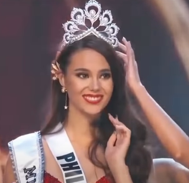 Vencedora da edição de 2018: Catriona Gray - País: Filipinas - 24 anos quando ganhou o concurso Reprodução: Flipar