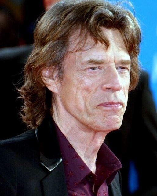 Mick Jagger: O vocalista dos Rolling Stones foi condecorado em 2003 pela Rainha Elizabeth II por sua contribuição à música popular, apesar de críticas de colegas dos Rolling Stones que não ganharam a honraria. Reprodução: Flipar