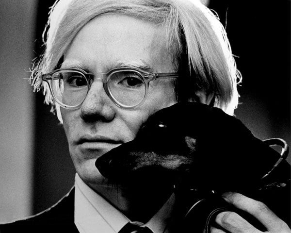Andy Warhol (1928-1987) foi um pintor e designer gráfico, ícone do movimento de pop art. Morreu aos 58 anos de fibrilação ventricular . Reprodução: Flipar