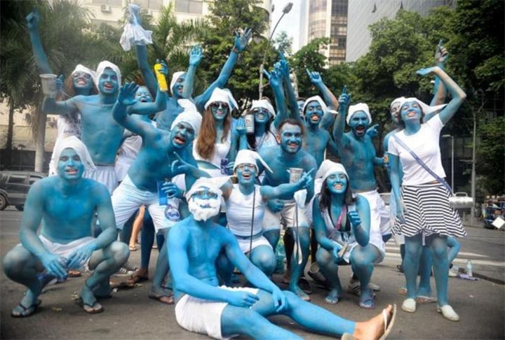 Também há a opção de você curtir o momento nas ruas. São inúmeros blocos de Carnaval pelo Brasil, cada um com um nome e ritmo diferente.