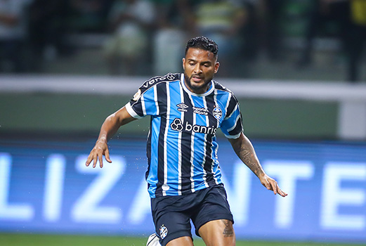 REINALDO - Muito eficaz no apoio, dando um cruzamento perfeito para Cristaldo fazer o segundo gol - NOTA 6,0. - Lucas Uebel/ Grêmio