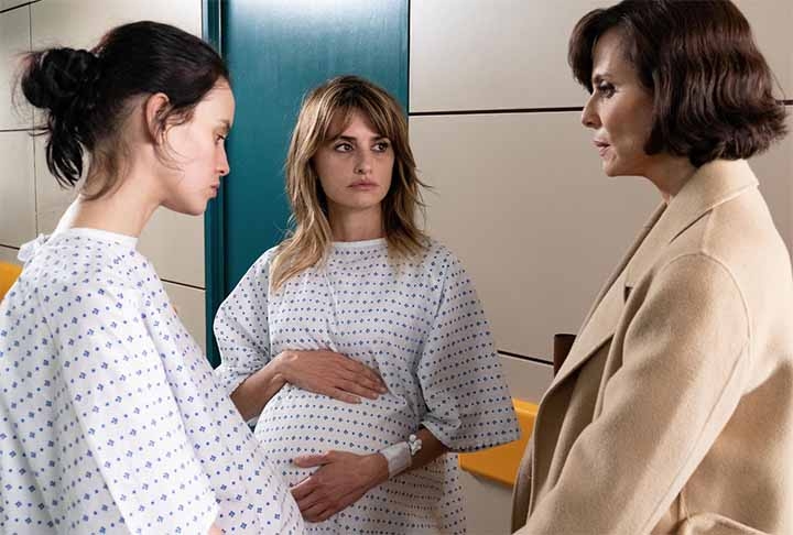 Antes de “O Quarto ao Lado”, o último longa-metragem lançado por Pedro Almodóvar havia sido “Mães Paralelas”, em 2021, com Penélope Cruz no papel principal.
 Reprodução: Flipar