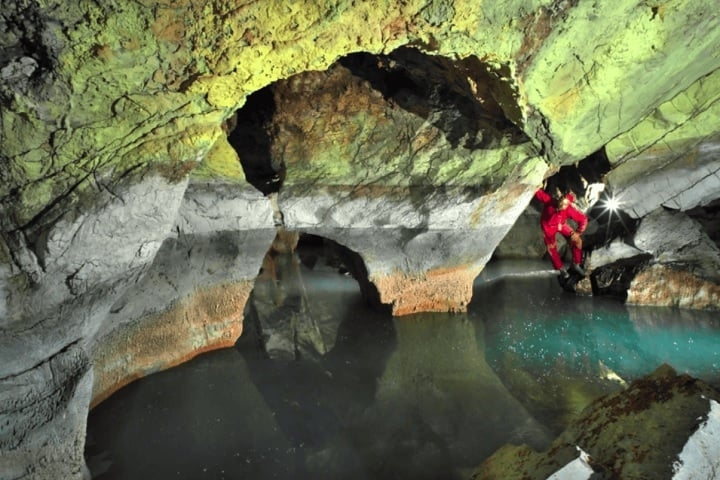 Após coletarem os dados, a equipe calculou que o lago contém 8.335 metros cúbicos de água, o que equivale a cerca de 3,5 piscinas olímpicas! Reprodução: Flipar