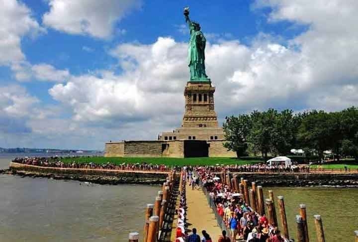 Recebe cerca de 4 milhões de visitantes anuais, sendo um dos símbolos mais reconhecidos dos EUA, atraindo turistas do mundo inteiro e representando esperança e liberdade.
 Reprodução: Flipar