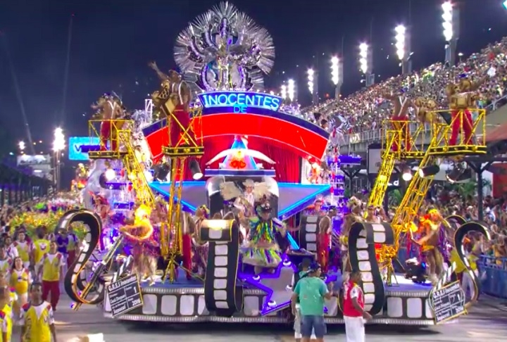 Em 2016, Diegues foi homenageado pela escola de samba Inocentes de Belford Roxo, que na época desfilava na Série A do Carnaval do Rio de Janeiro. Reprodução: Flipar