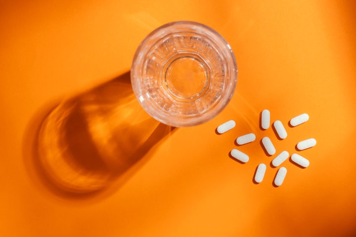 Não há tratamento específico, apenas anti-inflamatórios para aliviar os sintomas. Em alguns casos, a permanência do parasita pode ser fatal. Reprodução: Flipar