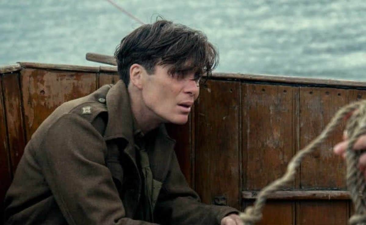 E Cillian também atuou em Dunkirk. Ele interpreta um soldado sem nome que é retirado da água depois que seu navio é destruído por um submarino alemão. Reprodução: Flipar