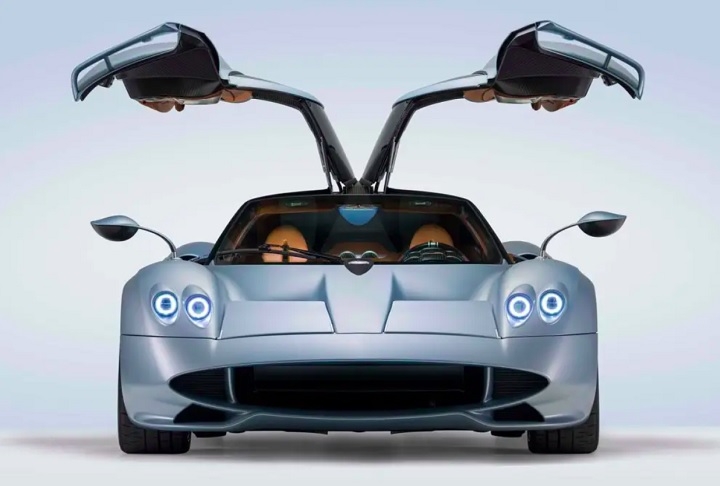 2°) Pagani Huyara Codalunga – R$ 42,4 milhões: O Huayra Codalunga, da italiana Pagani, ocupa o segundo lugar na lista dos supercarros mais caros do mundo. Ele é equipado com um motor V12 biturbo de 840 cavalos e tem um design exclusivo. Reprodução: Flipar