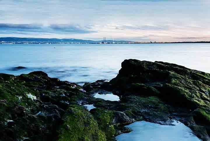 Muitas vezes formadas por processos geológicos ao longo de milênios, elas oferecem visuais espetaculares e atraem turistas em busca de contato com a natureza e fotos bonitas. Conheça algumas das baías mais bonitas do mundo! Reprodução: Flipar
