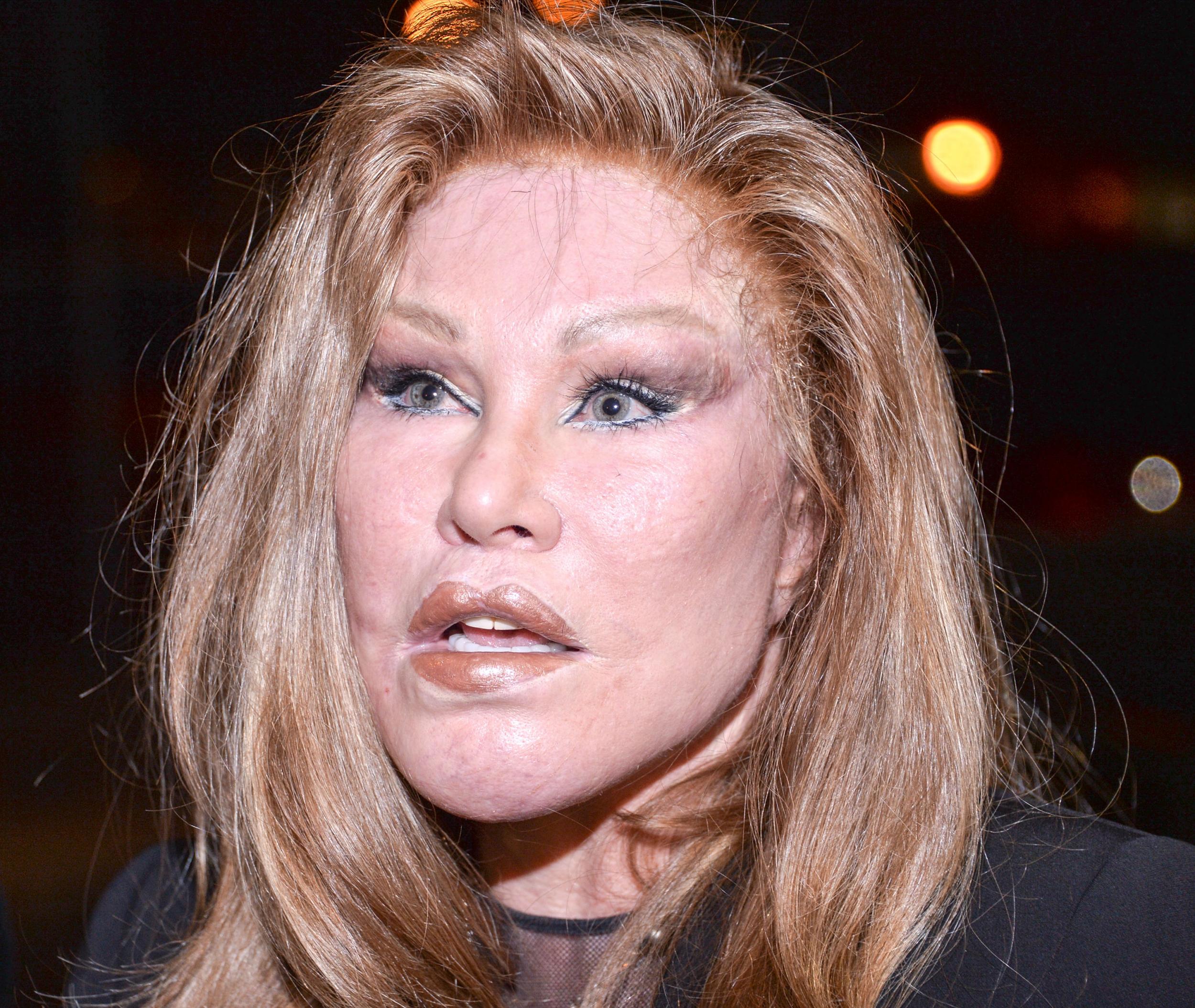 Jocelyn Wildenstein é conhecida por ostentar uma vida luxuosa e excêntrica. Reprodução