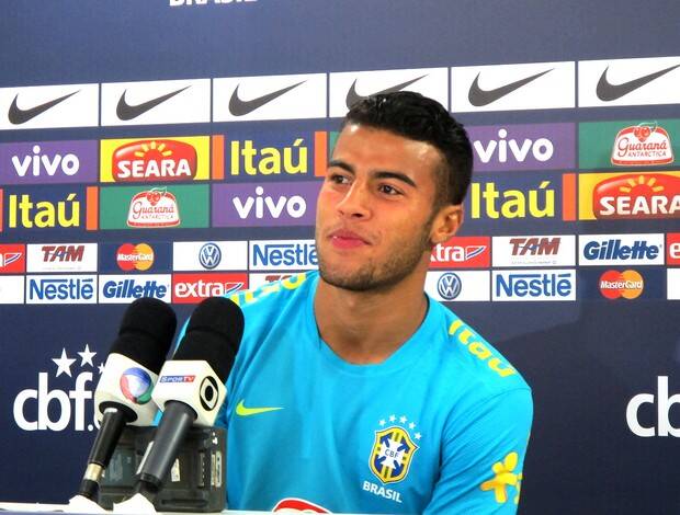 No mesmo dia foram afastados Rafinha Alcântara.... Foto: Mowa Press