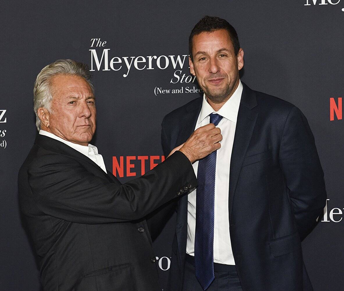 As melhores fotos de famosos de 2017: Adam Sandler e Dustin Hoffman na premiere de ''Os Meyerowitz: Família Não Se Escolhe''. Foto: Reprodução/IMDB