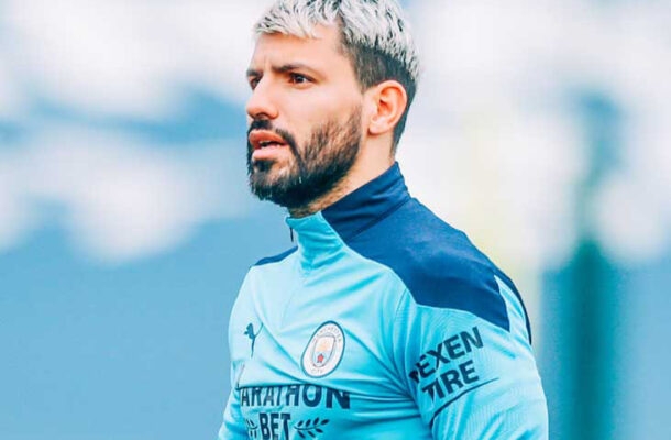 Sergio Agüero - Maior artilheiro da história do Manchester City e autor do gol icônico no título da Premier League 2011/12, o atacante argentino colocou ponto final na carreira aos 33 anos devido a problemas cardíacos. Ele defendia o Barcelona quando descobriu o questão médica. - Foto: Divulgação/Manchester City