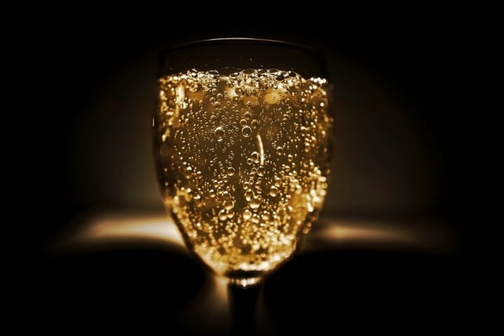No processo de feitura de vinhos espumantes, o método charmat é quando a segunda fermentação acontece em tanques de aço inoxidável. Reprodução: Flipar