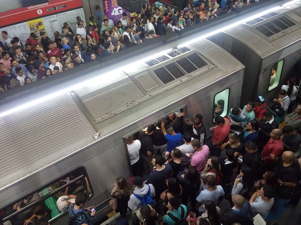 Em maio de 2021, a empresa ViaQuatro, administradora da linha 4 do metrô de São Paulo, foi condenada a pagar R$ 100 mil por captar imagens e informações dos passageiros sem seu consentimento. Reprodução: Flipar