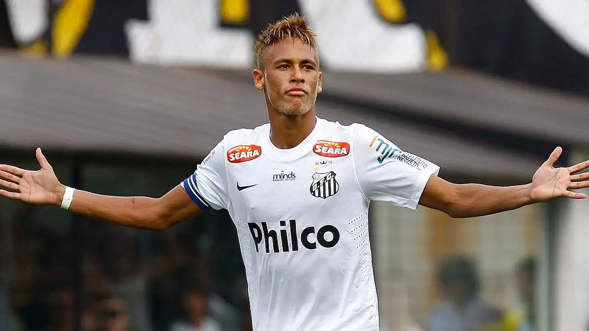 Barba e cabelo loiros pelo Santos FC. Foto: Ivan Storti / Divulgação Santos FC / Flickr