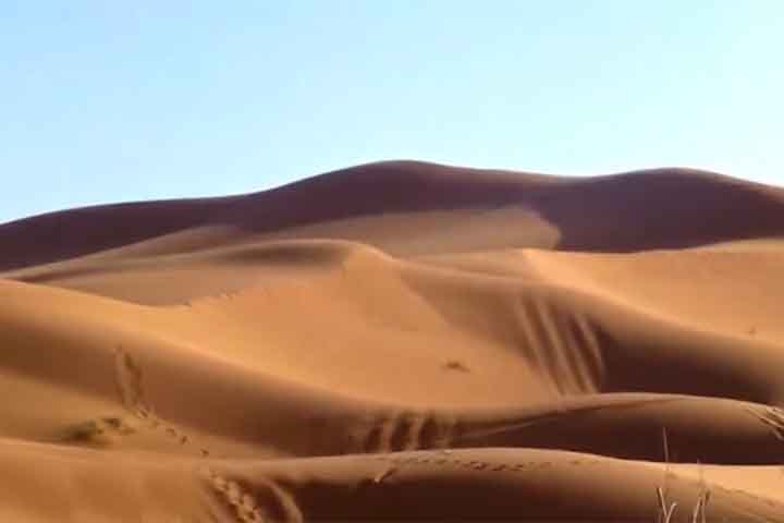 Além do continente africano, é possível encontrar dunas estelares na China, América do Norte e Oriente Médio. 

 Reprodução: Flipar