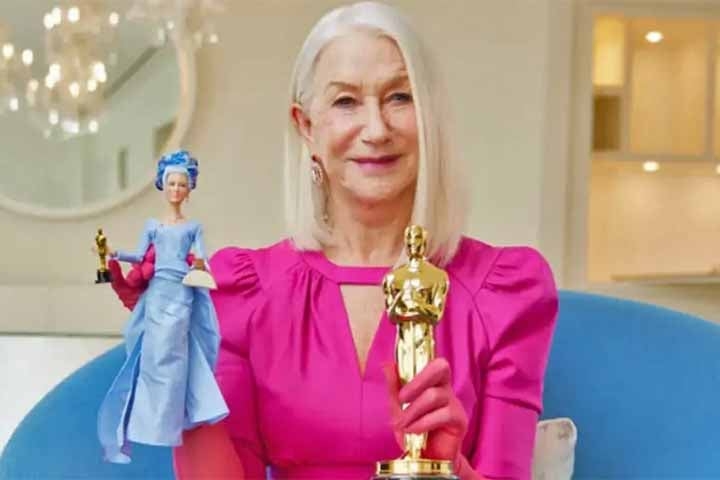 Helen Mirren - Vencedora do Oscar de Melhor Atriz por sua interpretação da rainha Elizabeth II no filme “A Rainha” (2006), a atriz recebeu o título de Dama da realeza britânica. E também ganhou uma Barbie. Reprodução: Flipar