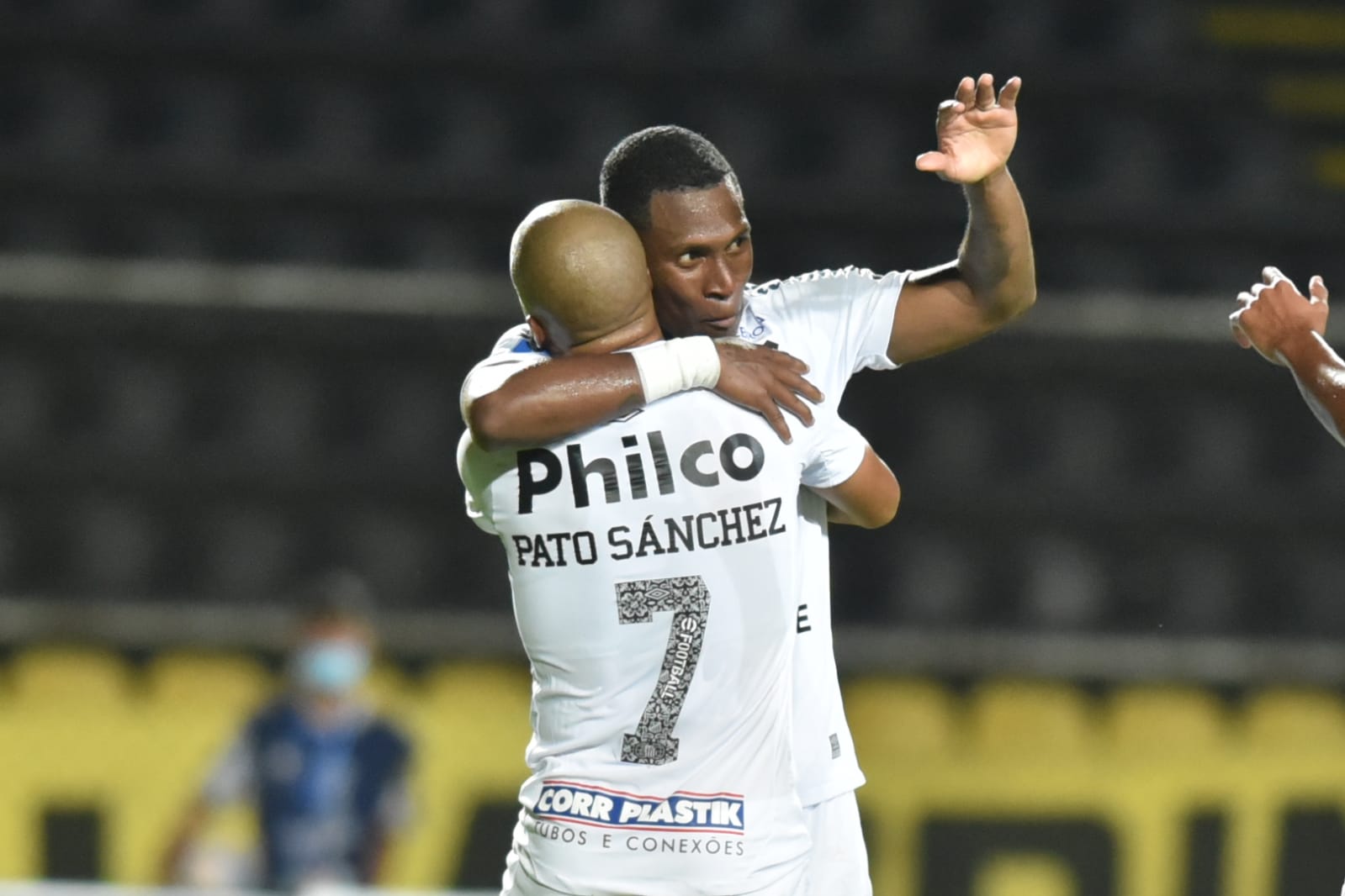Santos FC se livra de Bryan Angulo