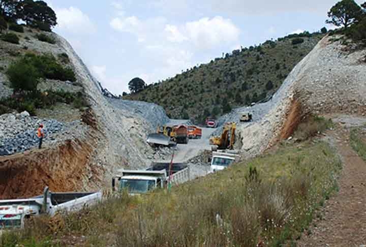 Ela é uma operação a céu aberto que iniciou em março de 2010. As reservas estimadas para a Mina Peñasquito são de 17,82 milhões de onças de ouro, 1.070,1 milhões de onças de prata, 3.214 toneladas de chumbo e 7.098 milhões de toneladas de zinco.  Reprodução: Flipar