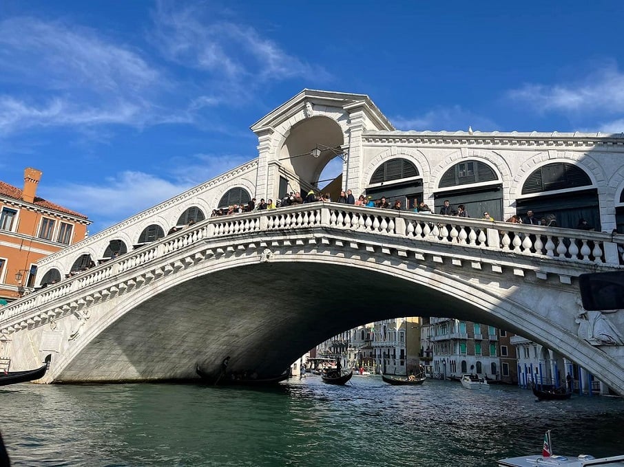 Ponte Rialto, em Veneza, na Itália.. Foto: Reprodução/Instagram @melisilvana 16.11.2022