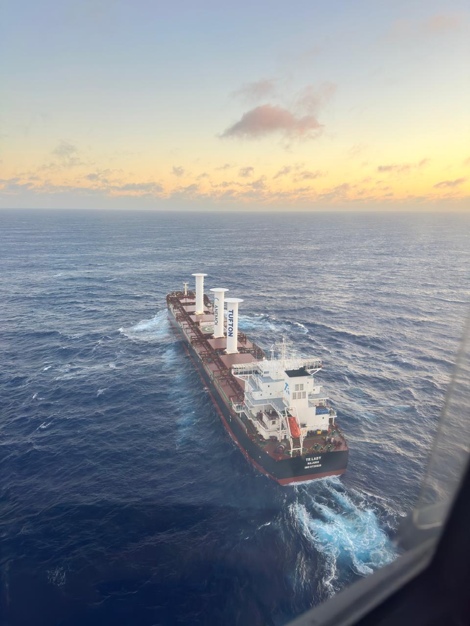 O Navio Mercante “Tr Lady” estava a cerca de 200 km da costa. Foto: Divulgação/Marinha do Brasil