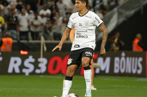 CAETANO  Teve muita dificuldade em fazer a cobertura de Fabio Santos, sendo envolvido em algumas jogadas. NOTA 5,5 -  Foto: Rodrigo Coca/Ag. Corinthians