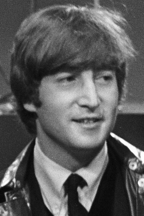 Lennon era integrante do grupo The Beatles, frequentemente considerada a melhor banda da história da música por muitos.
