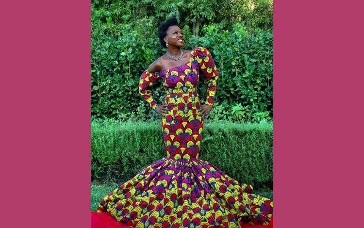 O look de Viola Davis valoriza as estampas de Camarões, país do continente Africano. O design é de Claude Kameni. Foto: Reprodução/Instagram