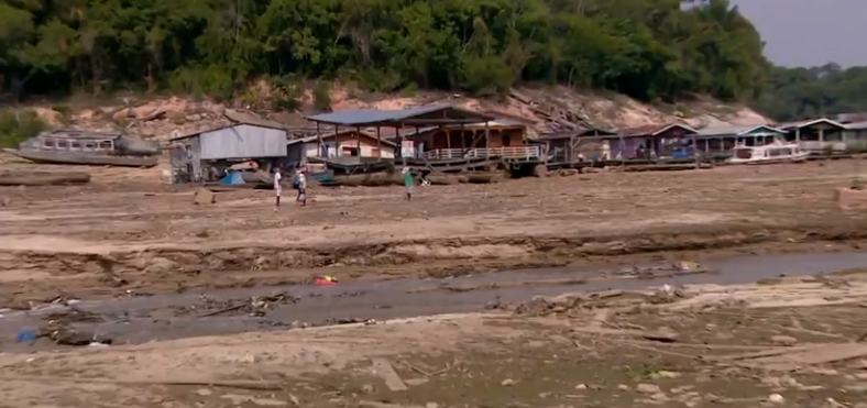 A seca severa que atinge o Amazonas tem gerado preocupação no atual estado de emergência.