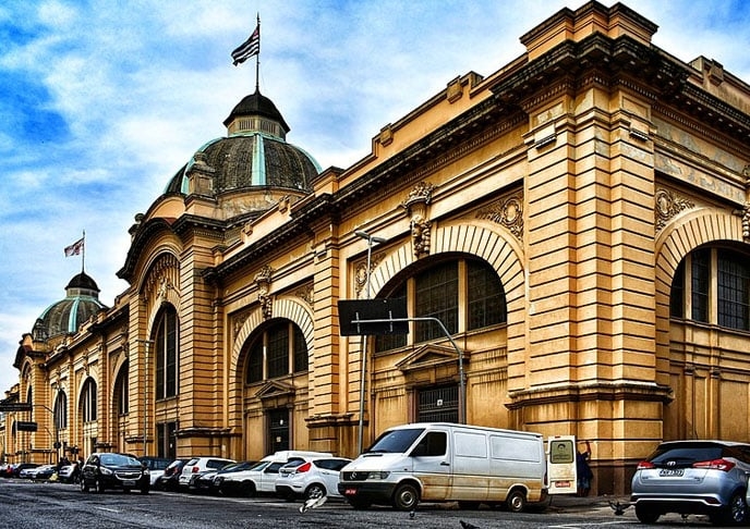 Mercado Municipal de São Paulo - Fica no Centro Histórico e se destaca pela arquitetura que conjuga o art déco a outros estilos. Tem 12.600 m² e movimenta cerca de 350 toneladas de alimentos por dia. A média semanal é de 50 mil visitantes. Reprodução: Flipar