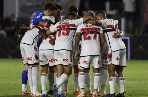 Campeão da Copa do Brasil, o São Paulo conseguiu tranquilidade na tabela ao vencer o Bragantino por 1 a 0. - Foto: Rubens Chiri/Saopaulofc.net Reprodução: Jogada10