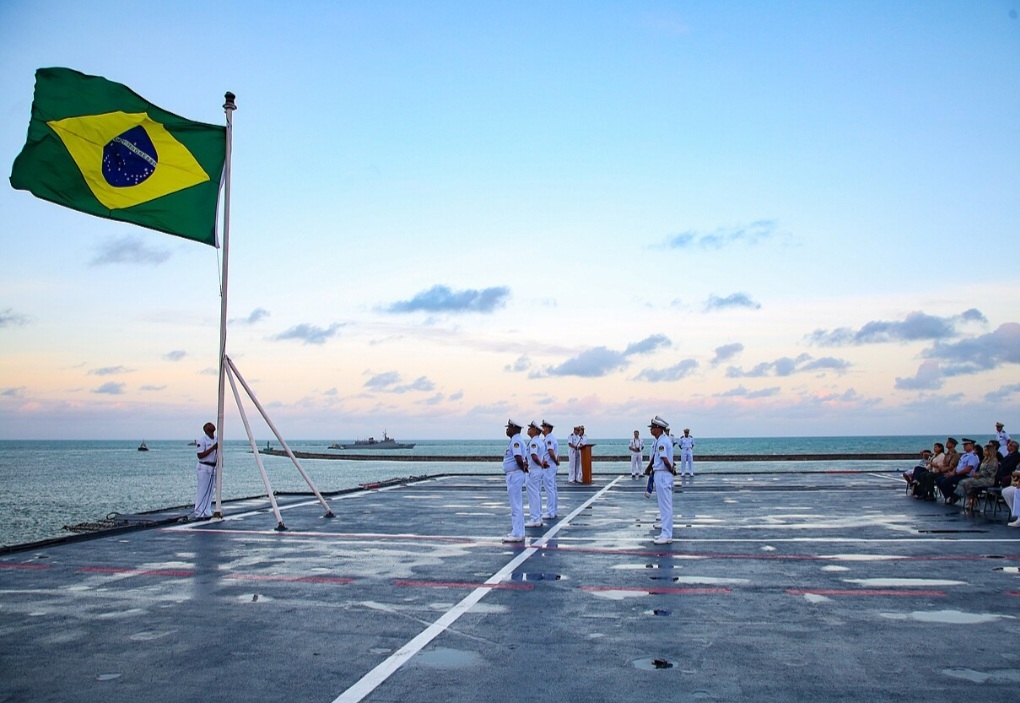 Agora, para auxiliar a ajuda a vítimas da catástrofe no Rio Grande do Sul,  a Marinha mobilizou, ao todo, quatro navios, 20 embarcações, 12 aviões e centenas de militares. Reprodução: Flipar