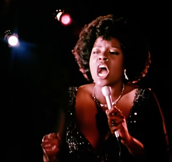 A música foi lançada pela cantora norte-americana Gloria Gaynor em 1978 e se tornou um verdadeiro hit no mundo todo. Quem nunca ouviu essa numa festa de casamento?