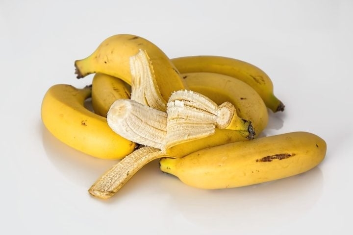 Banana: Por ser rica em magnésio, potássio e triptofano, a banana ajuda a relaxar os músculos e estimular a produção de serotonina e melatonina, hormônios essenciais para o sono.
 Reprodução: Flipar