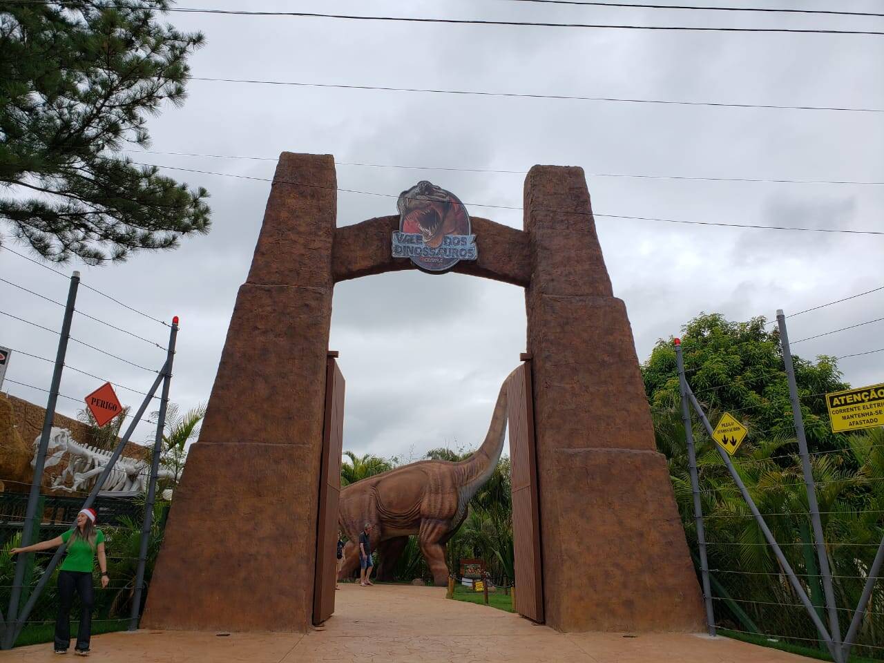 A entrada do Vale dos Dinossauros, em Olímpia