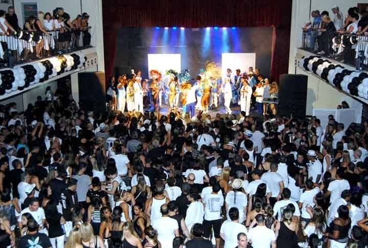 Em 2004, o Cordão do Bola Preta foi reconhecido como patrimônio cultural imaterial da cidade do Rio de Janeiro, destacando sua importância na preservação e promoção das tradições carnavalescas. Reprodução: Flipar