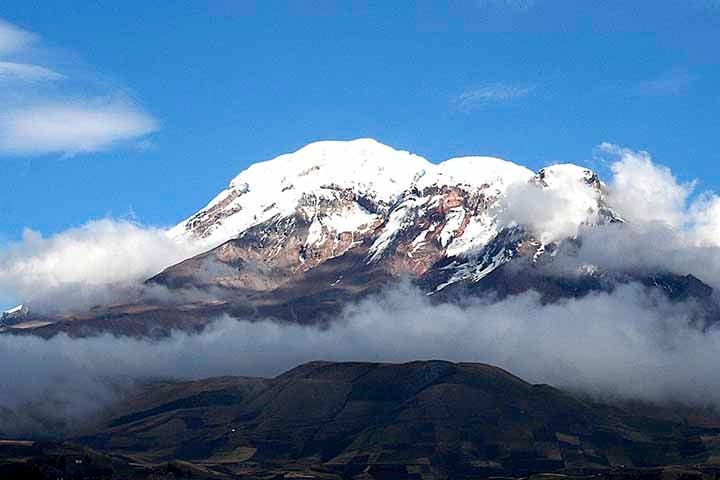 Chimboraço é um estratovulcão do Equador, sendo a mais alta montanha do país e do mundo, se medida desde o topo até ao centro da Terra. Está a 6.263 m de altitude e situa-se perto de Riobamba, a cerca de 180 km ao sul de Quito. Reprodução: Flipar
