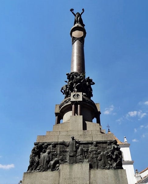Glória Imortal dos Fundadores de São Paulo - O monumento criado por Amedeo Zani foi inaugurado em 1925, no Pátio do Colégio, área onde começou a ocupação de São Paulo pelos jesuítas, no centro do município. Reprodução: Flipar