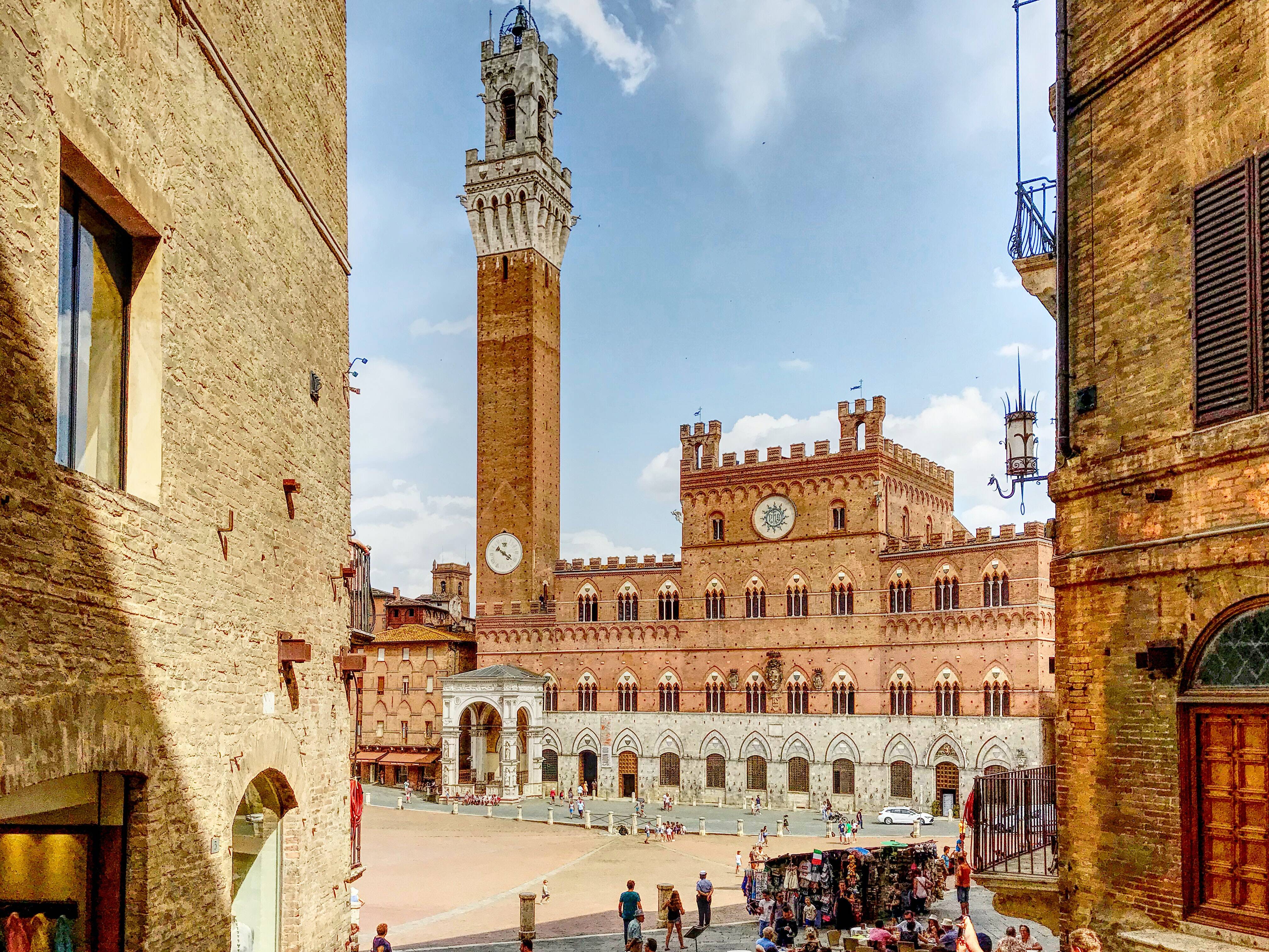 Siena conta com diversas construções históricas medievais. Foto: Antonio Ristallo / Unsplash
