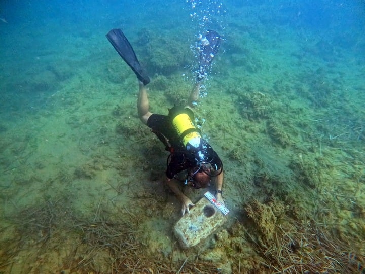 Com uma técnica avançada, os pesquisadores elaboraram um modelo 3D do naufrágio que será a base para um estudo detalhado das técnicas de construção naval da época. De acordo com a Superintendência do Mar, os restos do naufrágio estavam a seis metros de profundidade e ocorreu entre os séculos 6 a.C. e 5 a.C.
.
 Reprodução: Flipar