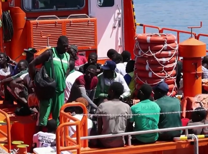Segundo a Organização Internacional para Migrantes (OIM), 100 pessoas embarcaram no Senegal em 10 de julho, com destino à Espanha. Acredita-se que pelo menos 63 refugiados tenham morrido. Reprodução: Flipar