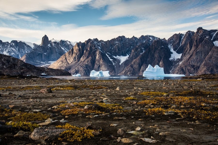 O derretimento das plataformas de gelo na Antártida e Groenlândia está hoje na taxa de 150 e 280 bilhões de toneladas, respectivamente, e precisa de soluções imediatas para ser revertido. Reprodução: Flipar