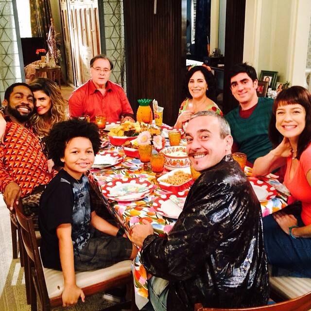 Atores da Globo aparecem como os integrantes da família Silva no último episódio